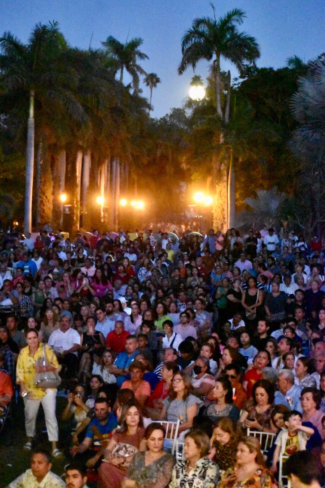 $!Miles de familias disfrutan el arte musical en medio de la naturaleza.