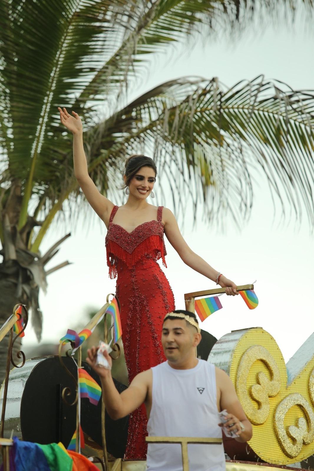 $!Se viste de colores el malecón de Mazatlán por la Mancha del Orgullo Gay y la Diversidad Sexual