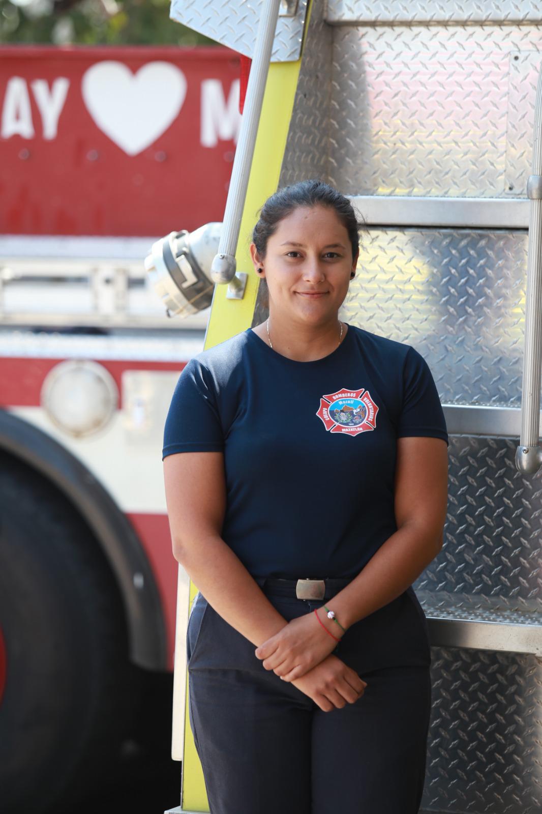 $!Martha Laura es una joven bombero que disfruta servir a la sociedad