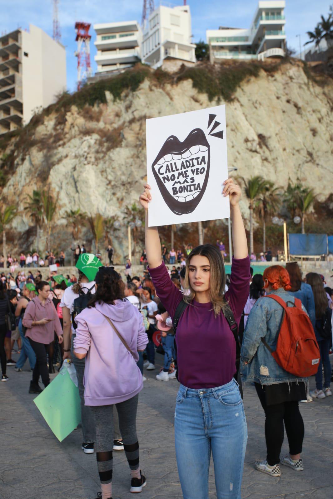 $!En la marcha 8M recuerdan con pase de lista y minuto de ruido a las que ya no pueden alzar la voz