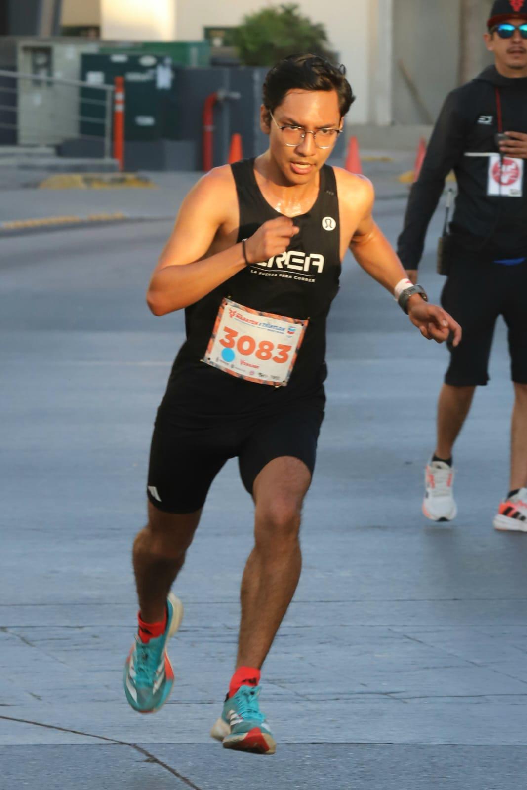 $!¡Orgullo mexiquense! Antonio Vara y Reyna Rivera dominan los 21K del Maratón Pacífico