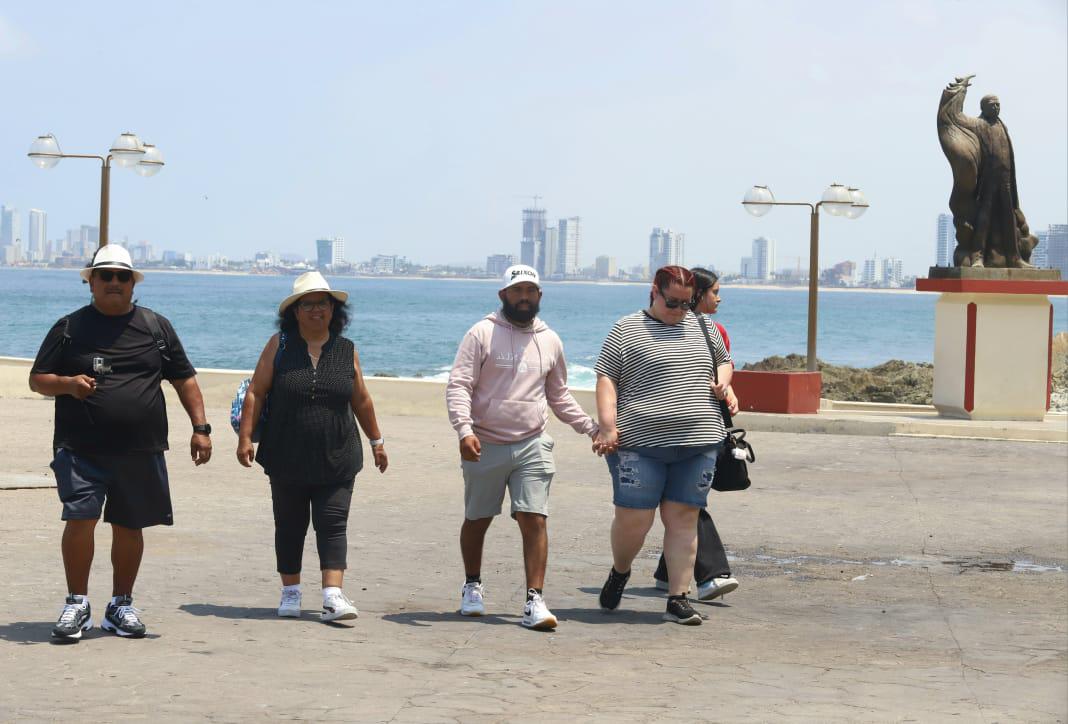 $!Llegan en dos días más de 8 mil visitantes a Mazatlán a bordo de cruceros