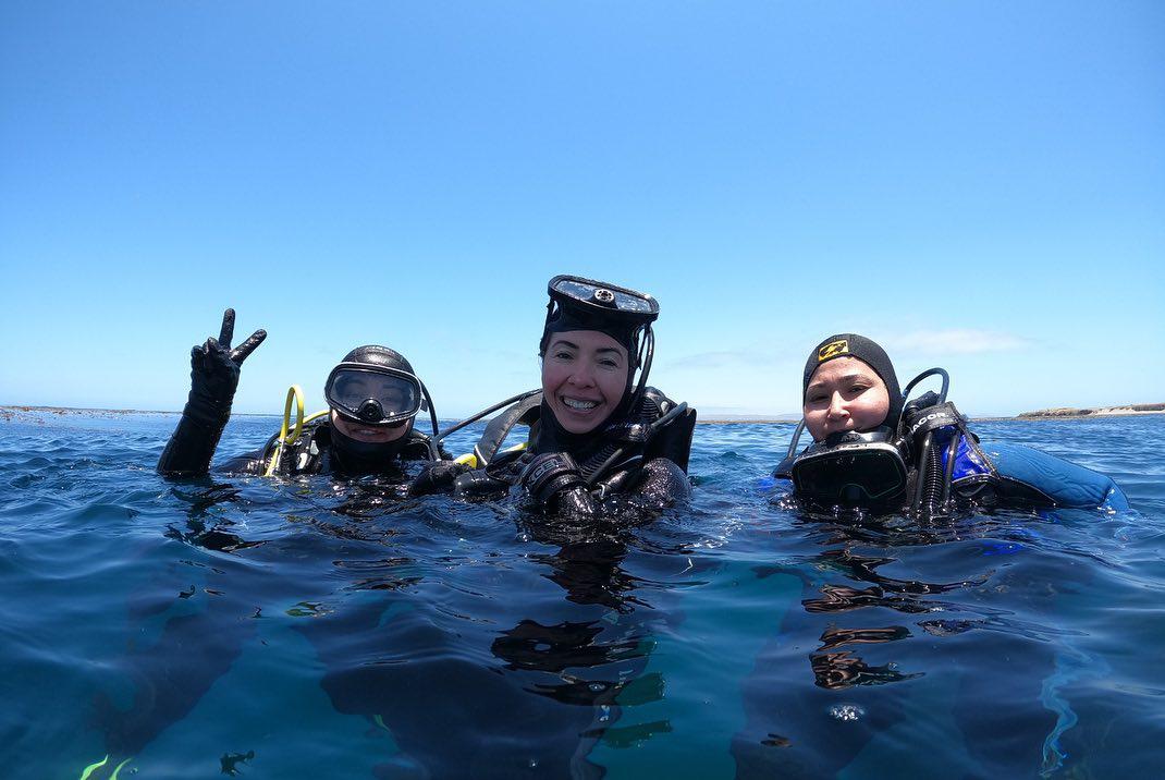 $!El equipo de Sirenas de Natividad está integrado por cinco mujeres amas de casa, esposas e hijas de pescadores, capacitadas para el buceo y monitoreo científico.