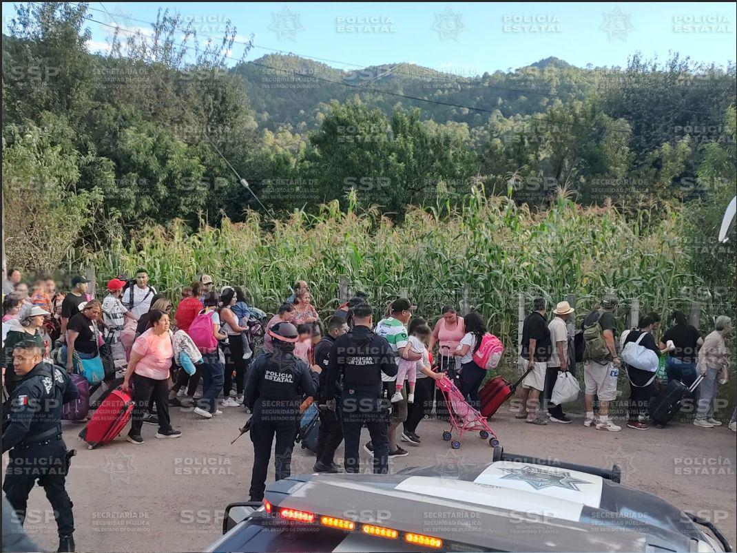 $!Rescatan a 165 turistas que quedaron varados en la Mazatlán-Durango el pasado jueves