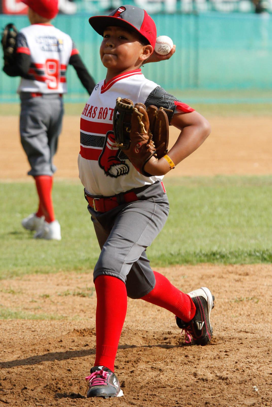 $!Panteras desgarran a Medias Rotas en el Mazatlán Baseball Tournament