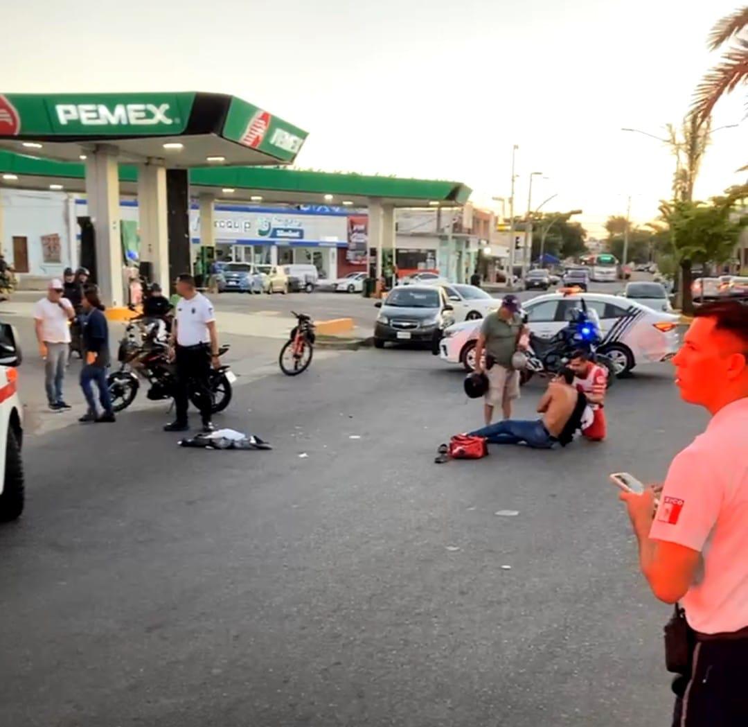 $!Adulto mayor, grave tras ser arrollado por un motociclista en Mazatlán