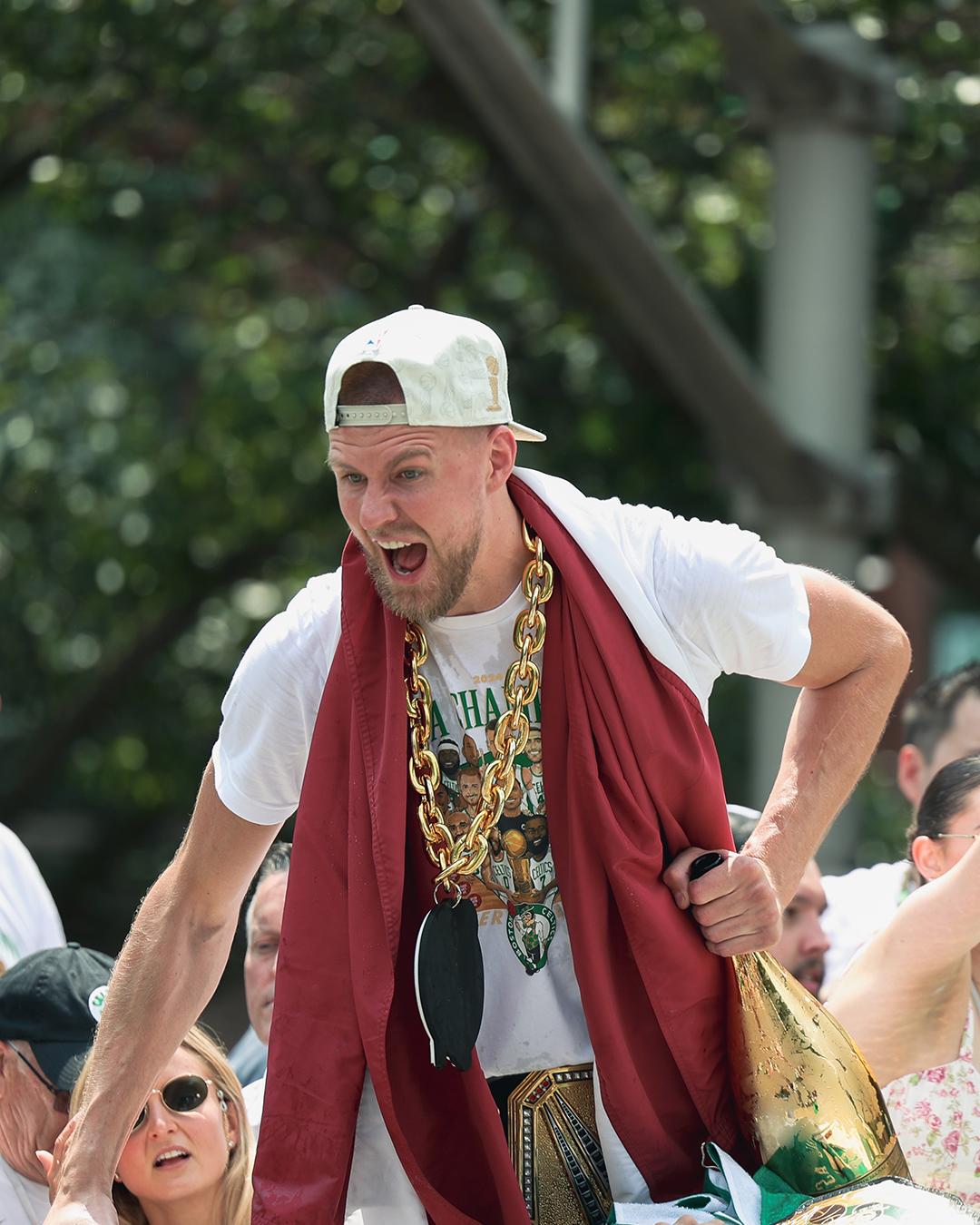 $!Celtics celebra con multitudinario desfile su décimo octavo campeonato de la NBA