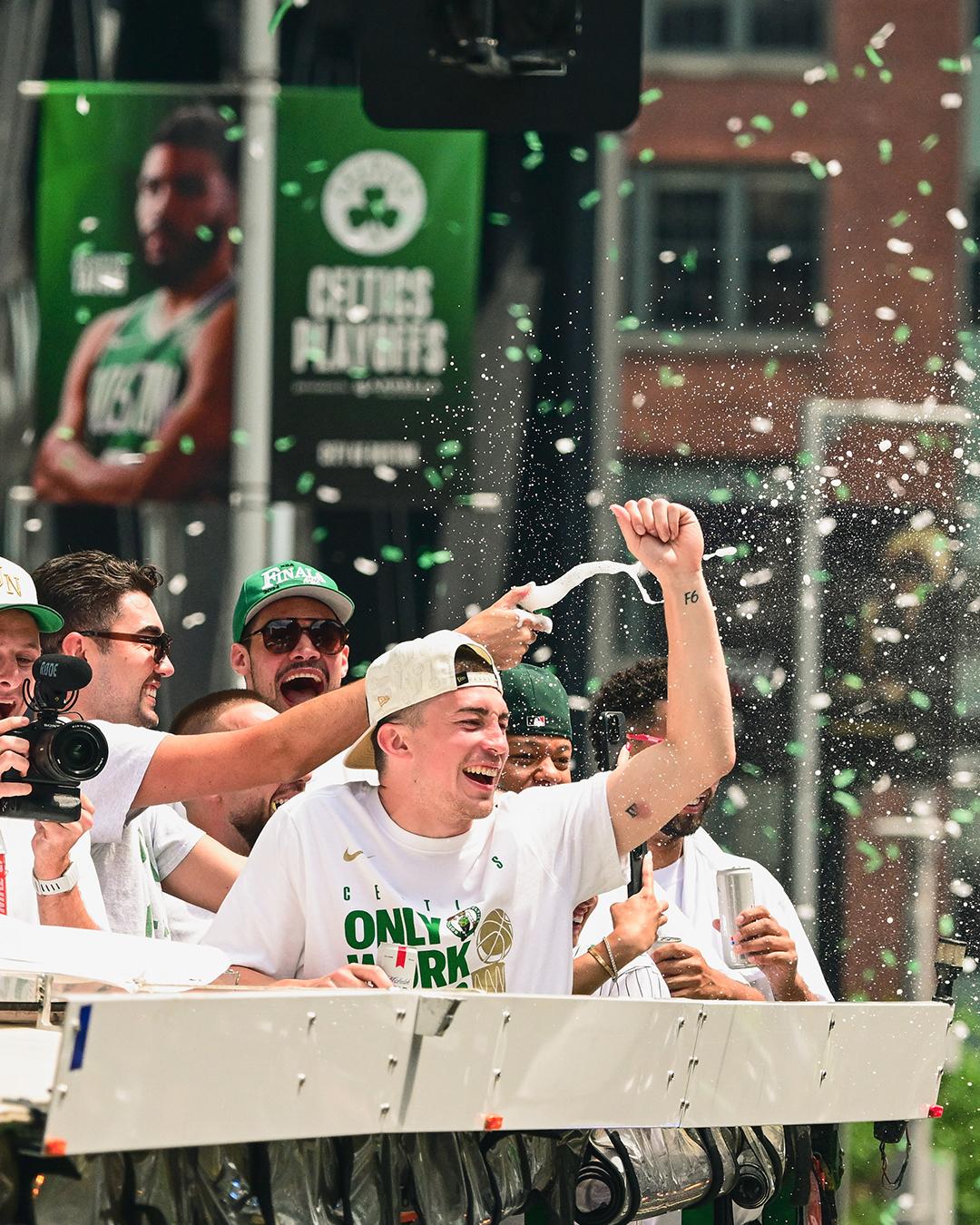 $!Celtics celebra con multitudinario desfile su décimo octavo campeonato de la NBA