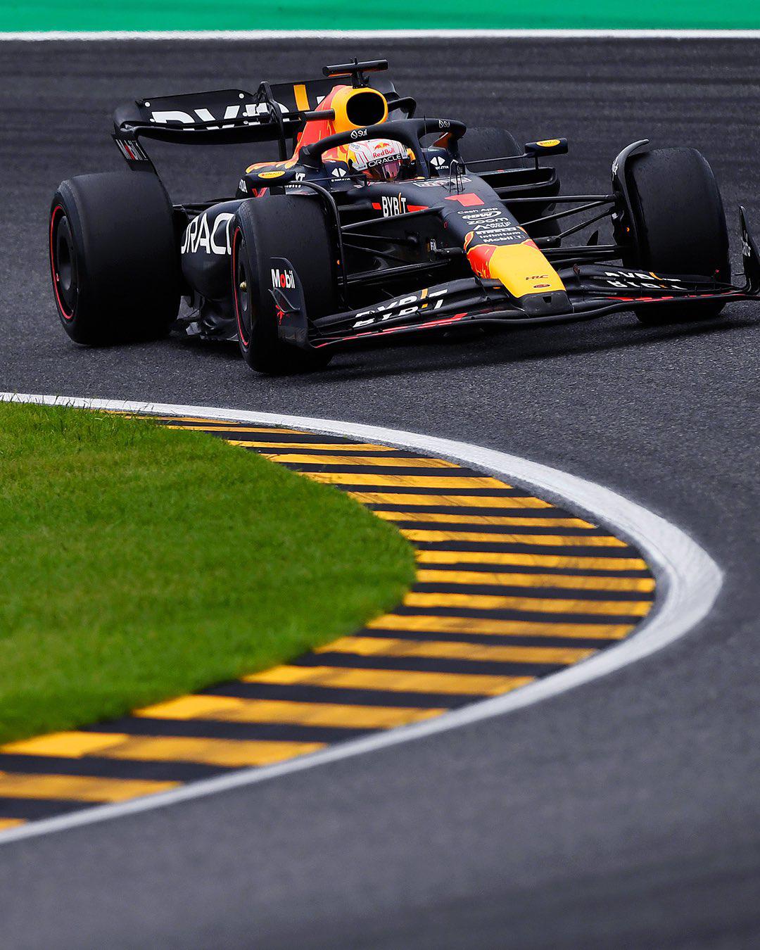 $!Checo arrancará quinto en Japón; Verstappen arrasa y se lleva la pole