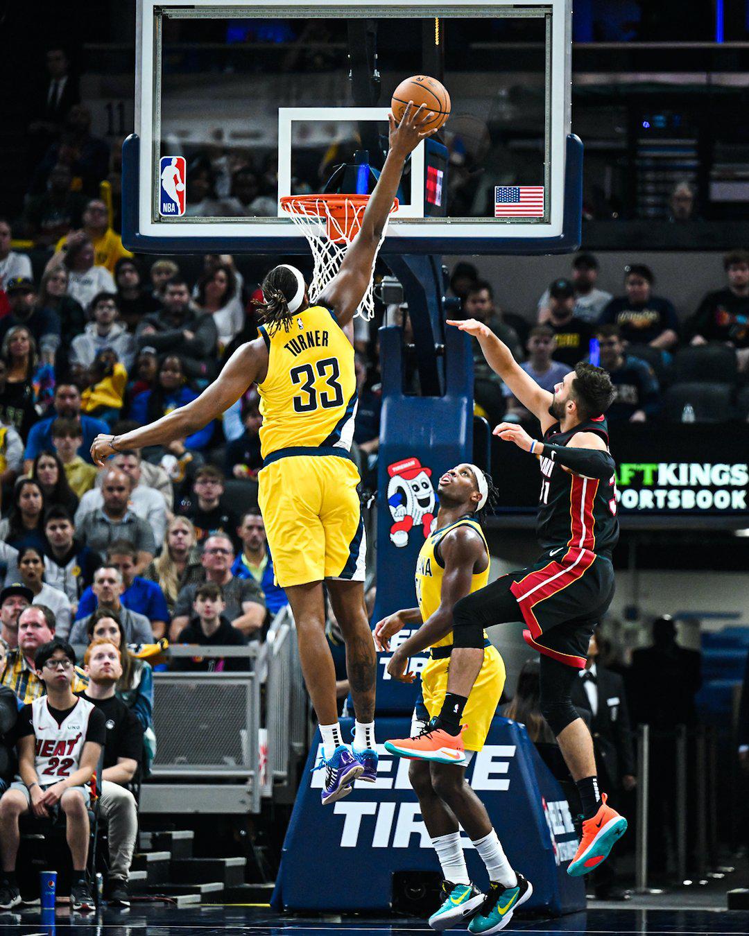 $!Los Pacers aguantan presión para vencer al Heat 101-99