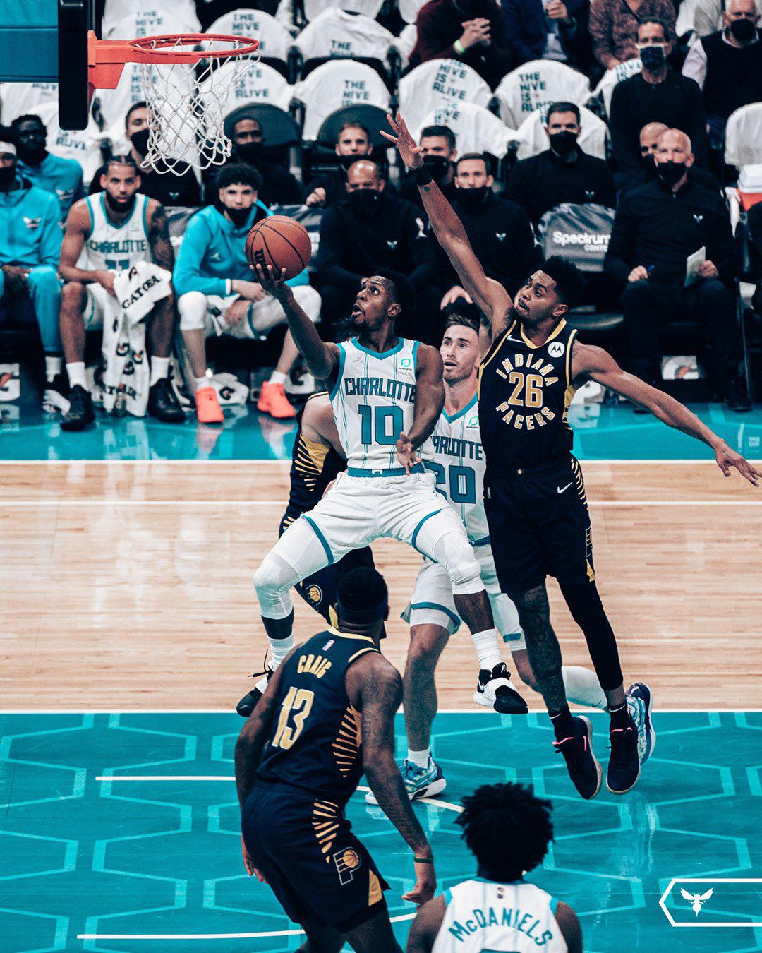 $!El show de LaMelo Ball en Charlotte Hornets opaca un debut soñado para Chris Duarte en Indiana Pacers