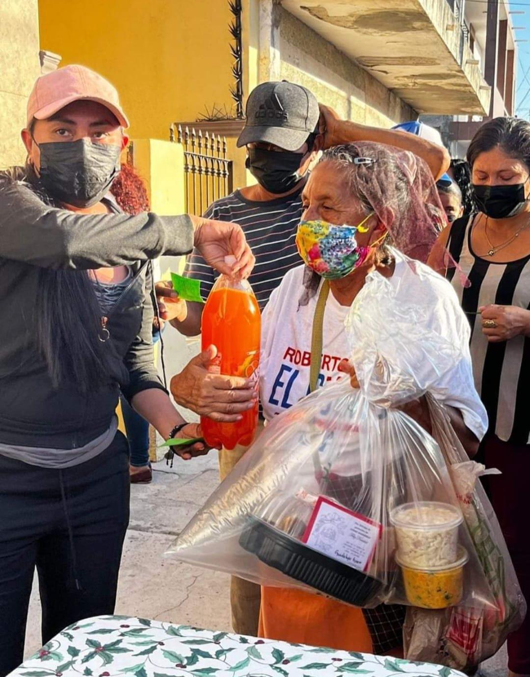 $!María Josefina encontró la misión de su vida: regalar cenas de Navidad