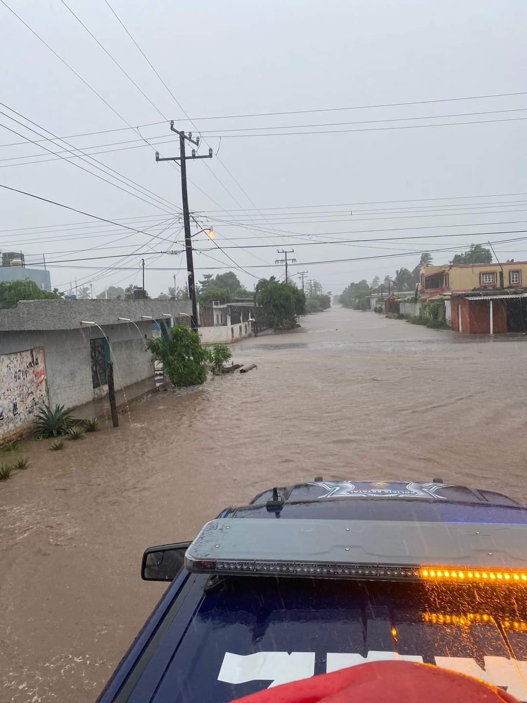 $!En Escuinapa, el agua se metió a 600 casas: Alcalde