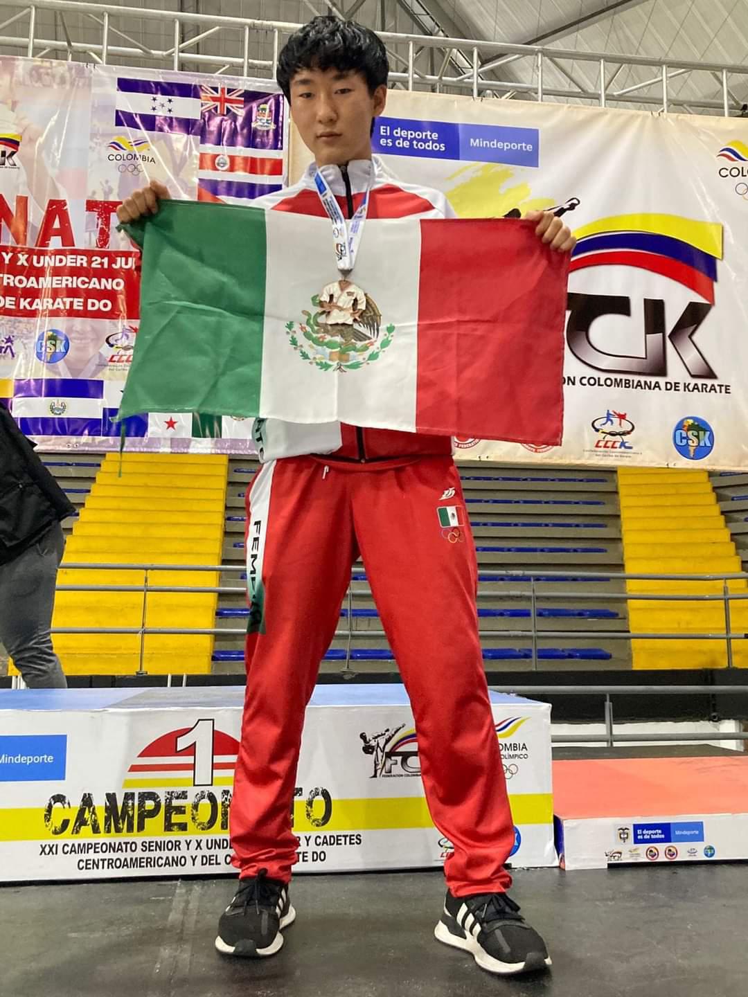 $!Karatecas mazatlecos conquistan tres medallas en Centroamericano, en Colombia