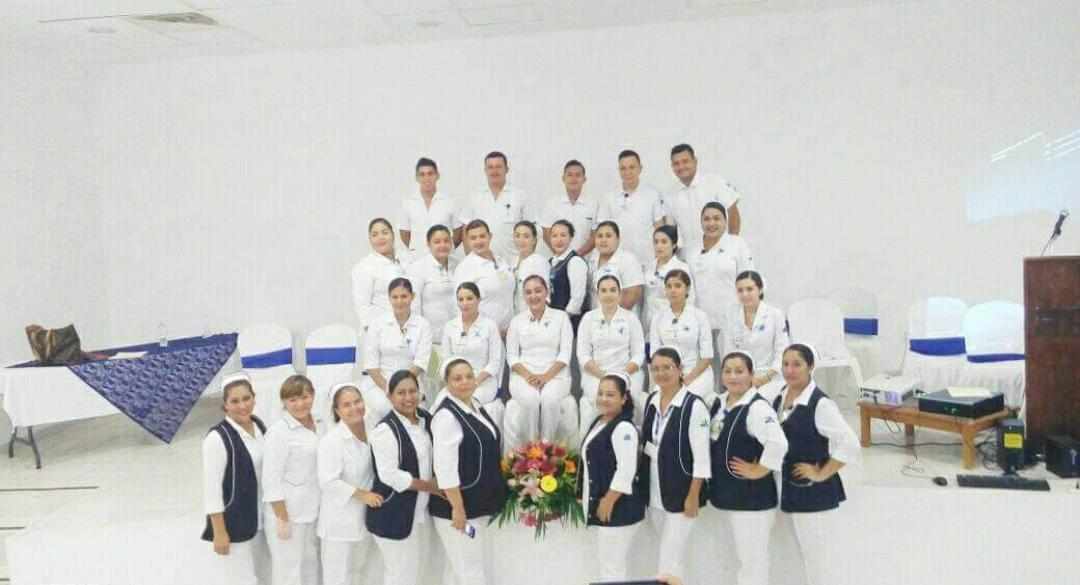 $!‘Nachi’ descubrió su amor por la enfermería al ver el uniforme blanco de su madrina