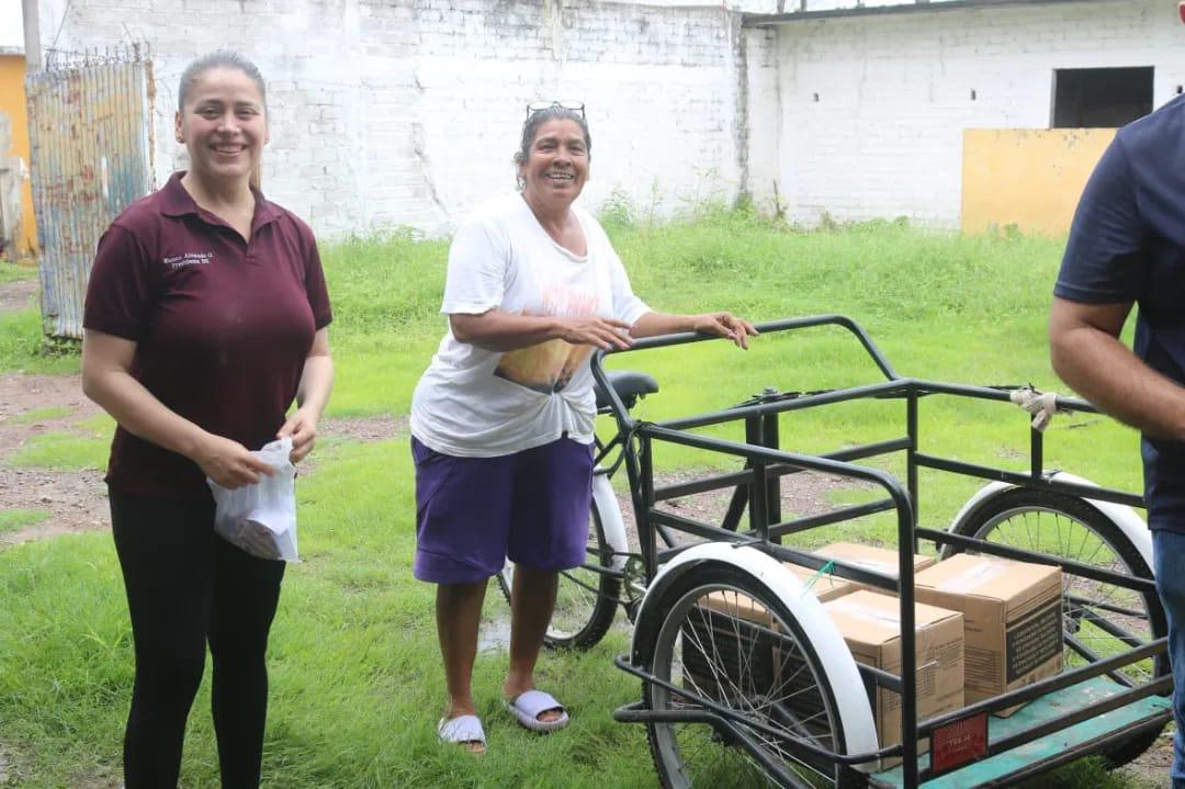 $!Entregan despensas a familias de pescadores en comunidades de Escuinapa