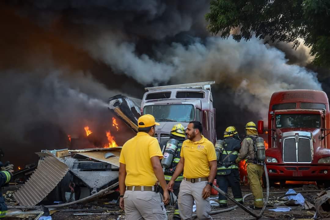 $!Se incendia depósito de tráileres al sur de Culiacán