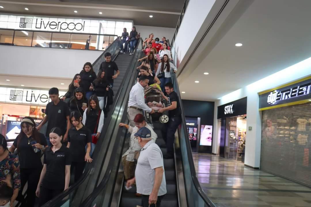 $!Realizan simulacro en plaza del sector Tres Ríos, en Culiacán