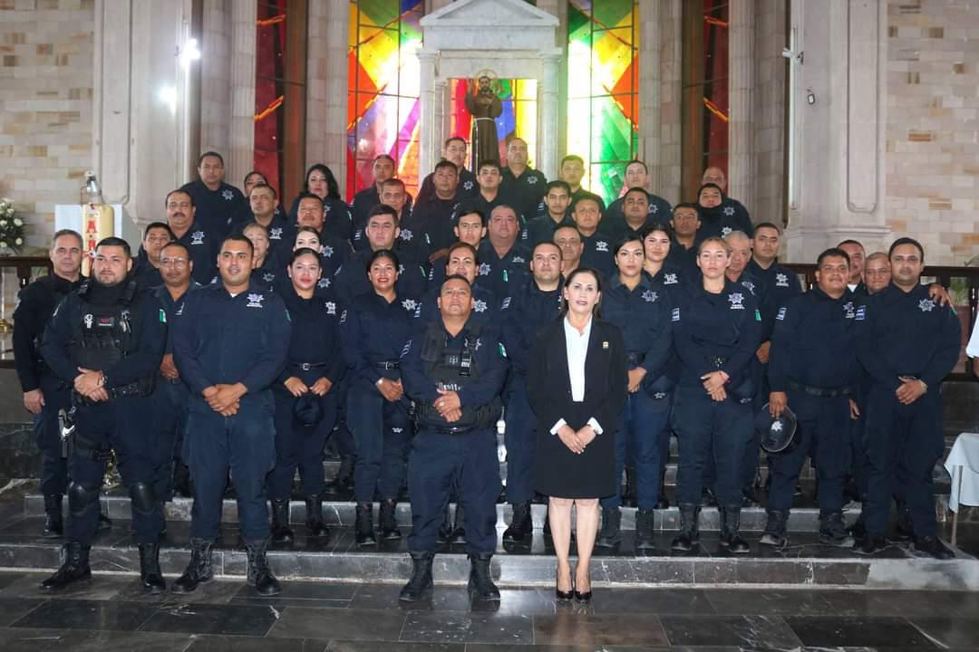 $!Reconocen en Escuinapa a elementos destacados de la Policía Municipal