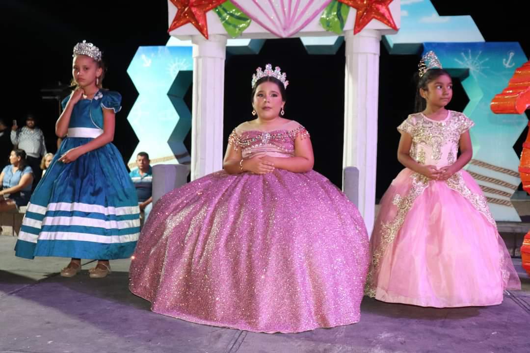 $!Coronan a Kendra I, en las festividades del Día del Marino en Teacapán