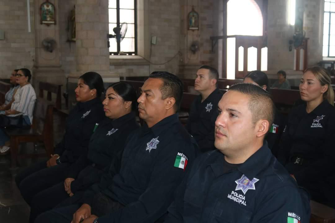 $!Reconocen en Escuinapa a elementos destacados de la Policía Municipal