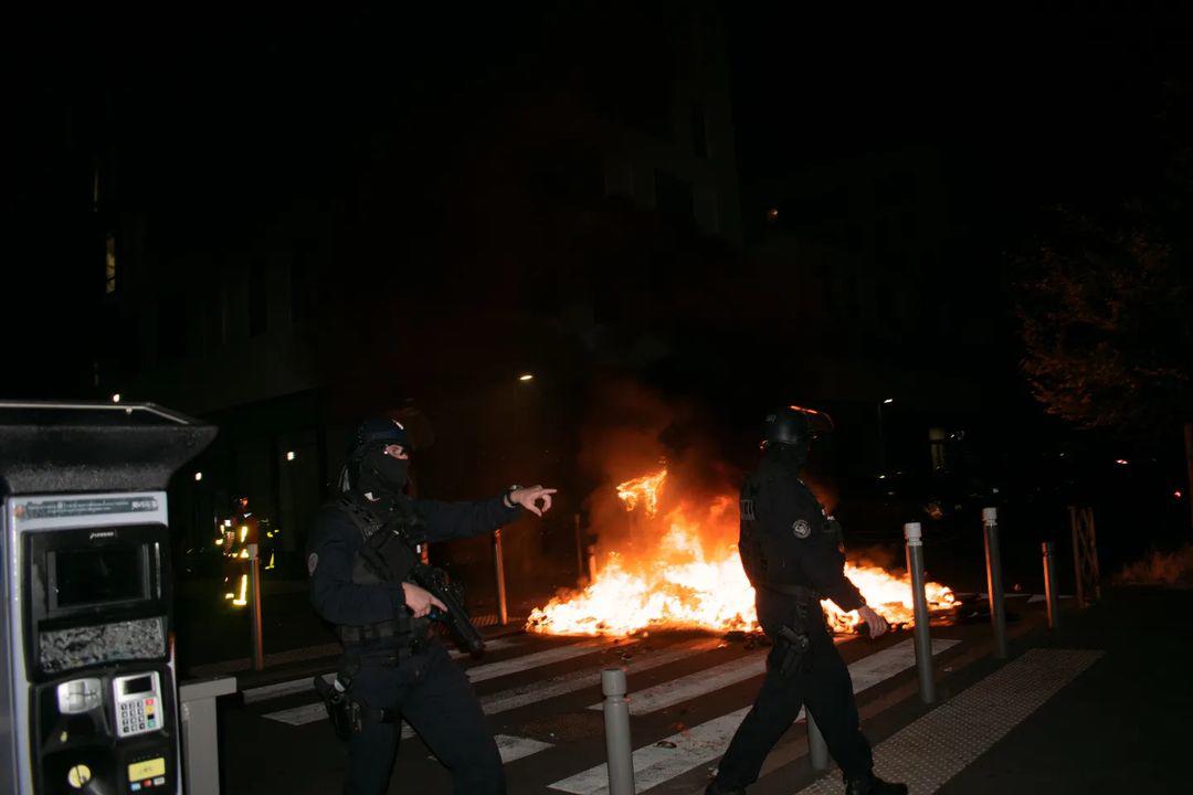 $!Tensión en Francia tras disturbios por muerte de joven a manos de la policía