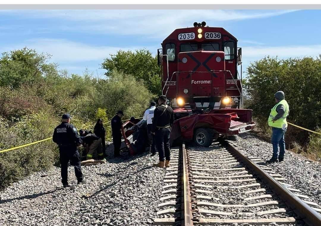 $!Intentan ganarle al tren y mueren dos en Estación Naranjo; quedan otros dos heridos