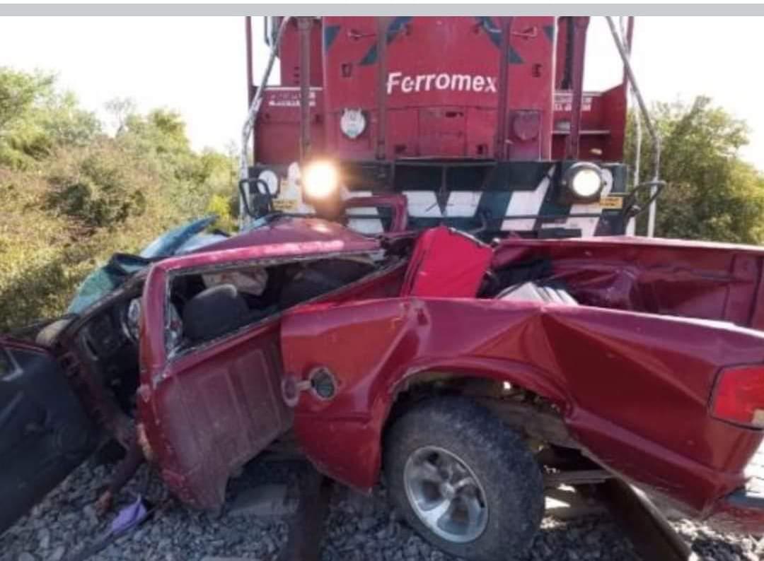 $!Intentan ganarle al tren y mueren dos en Estación Naranjo; quedan otros dos heridos