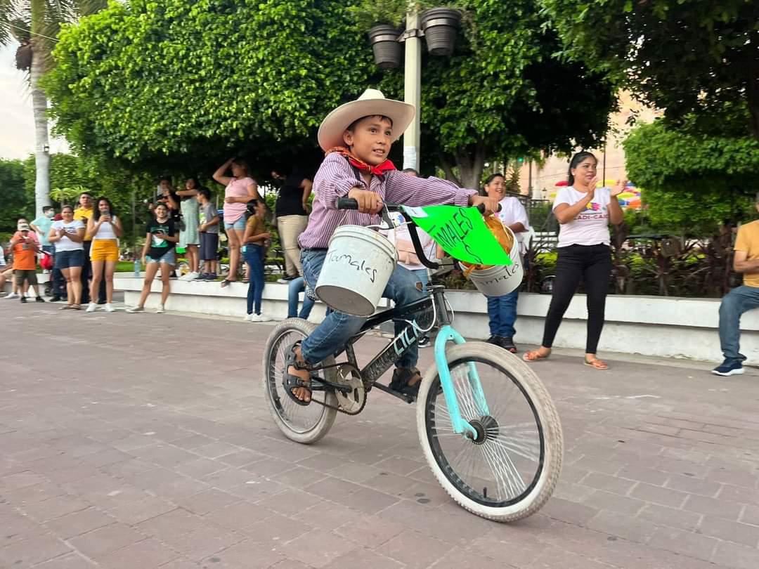 $!Convivencia sobre bicicletas en el cuarto día de conmemoración por los 107 años de la Municipalización de Escuinapa