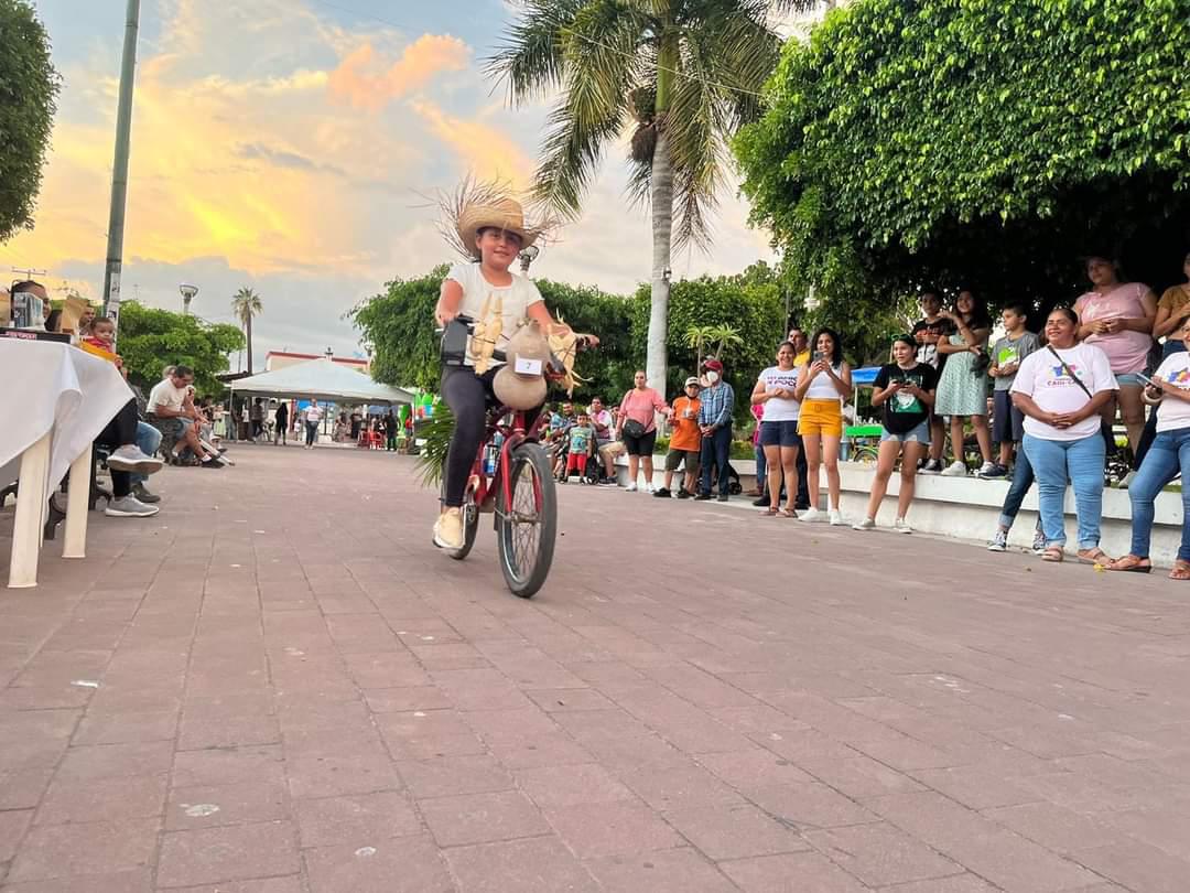 $!Convivencia sobre bicicletas en el cuarto día de conmemoración por los 107 años de la Municipalización de Escuinapa