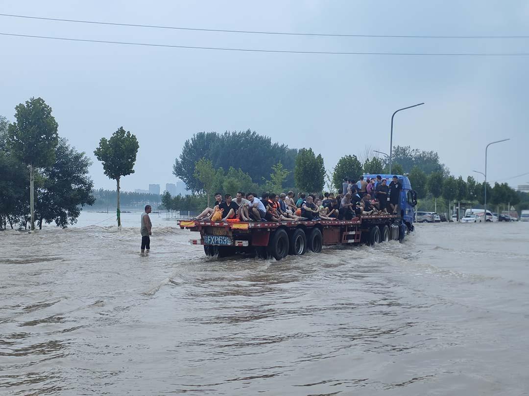 $!Tifones causan muerte y destrucción en China