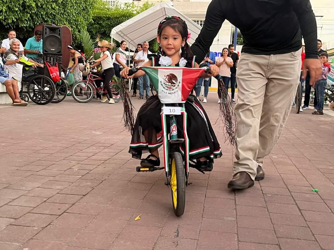 $!Convivencia sobre bicicletas en el cuarto día de conmemoración por los 107 años de la Municipalización de Escuinapa