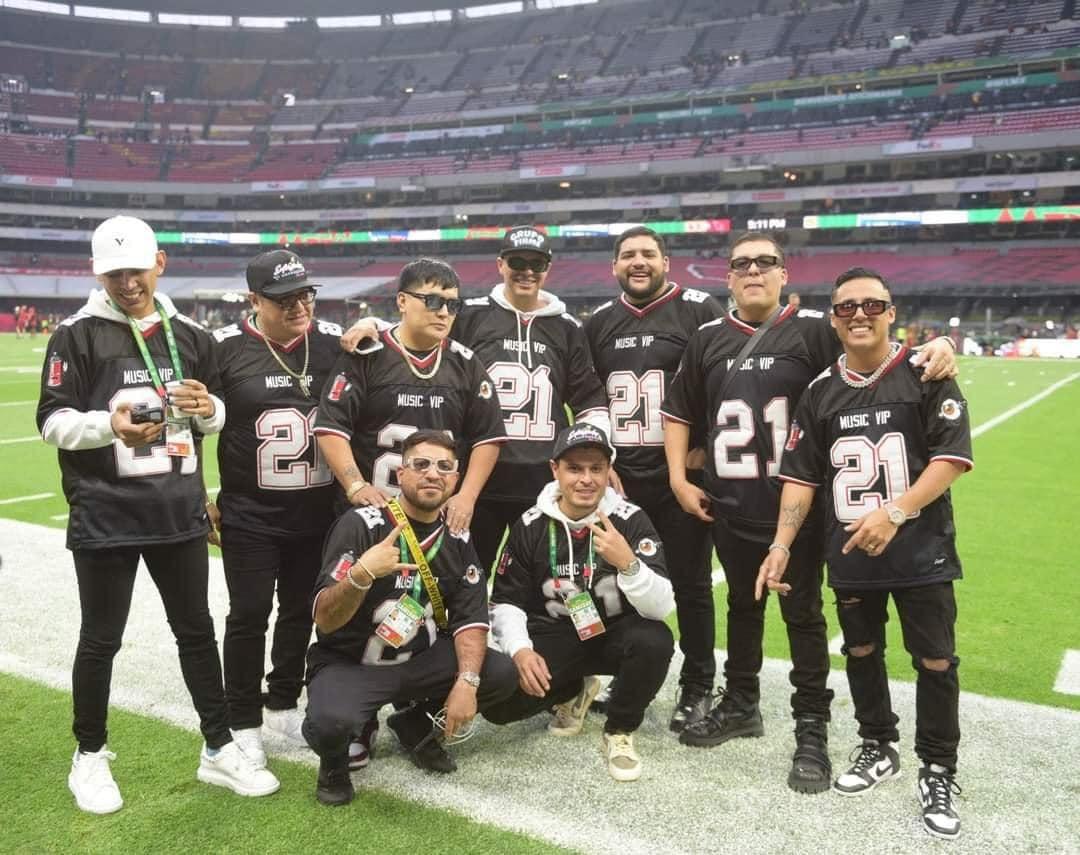 NFL México: Abuchean a Grupo Firme en el medio tiempo