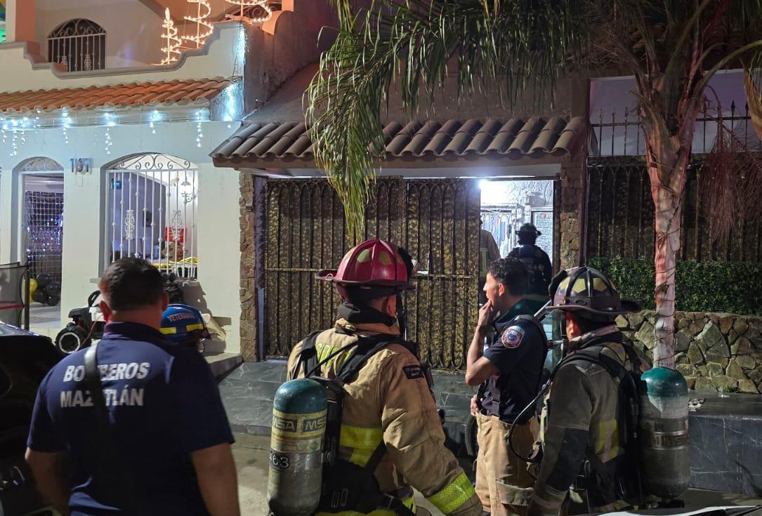 $!Atienden bomberos 3 incendios por acumulación de gas en fin de año en Mazatlán