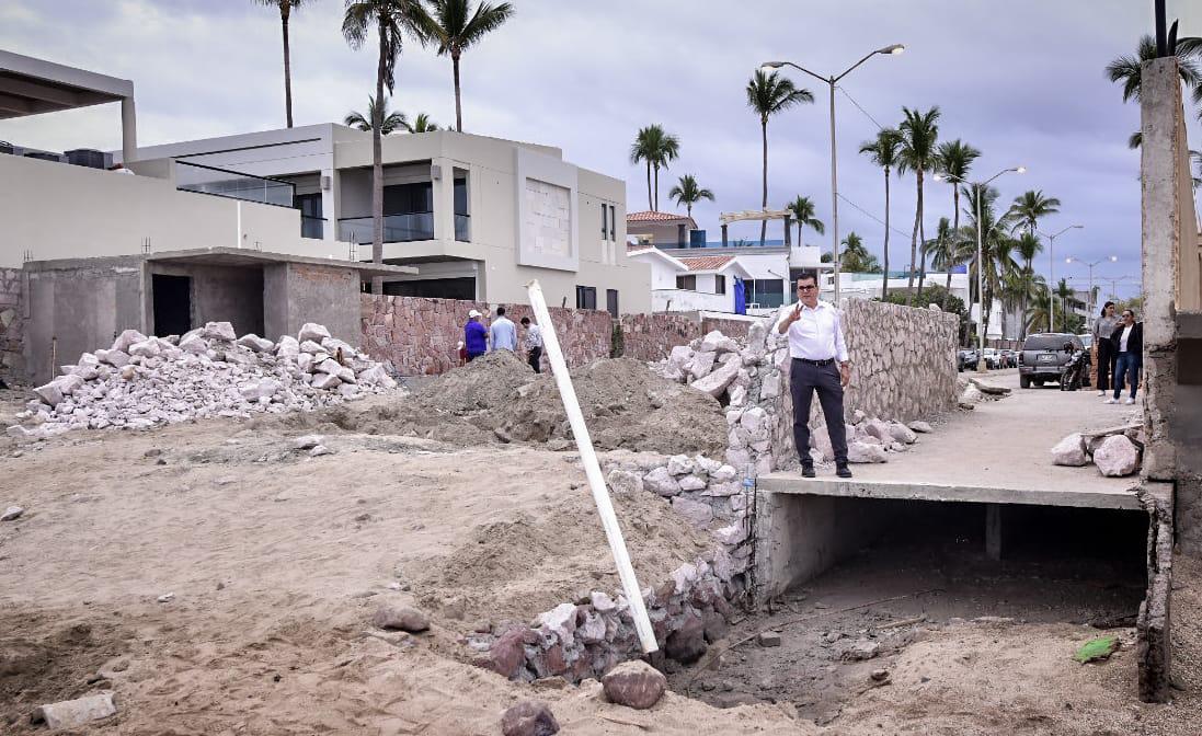 $!Prevén tener listos para Semana Santa dos de los tres nuevos accesos de playa en Mazatlán