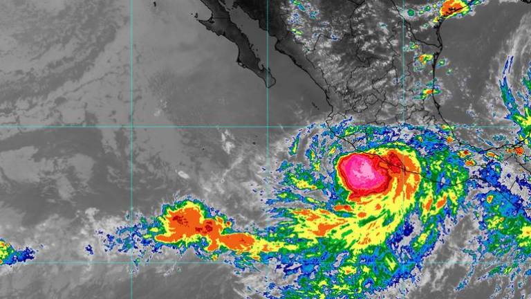 La baja presión que se formó el martes frente a las costas de Guerrero y Michoacán absorbió los remanentes de John.