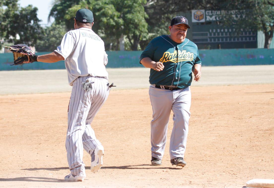 $!Recuerdan a Jesús Flores en partido amistoso de beisbol de ex Raiders