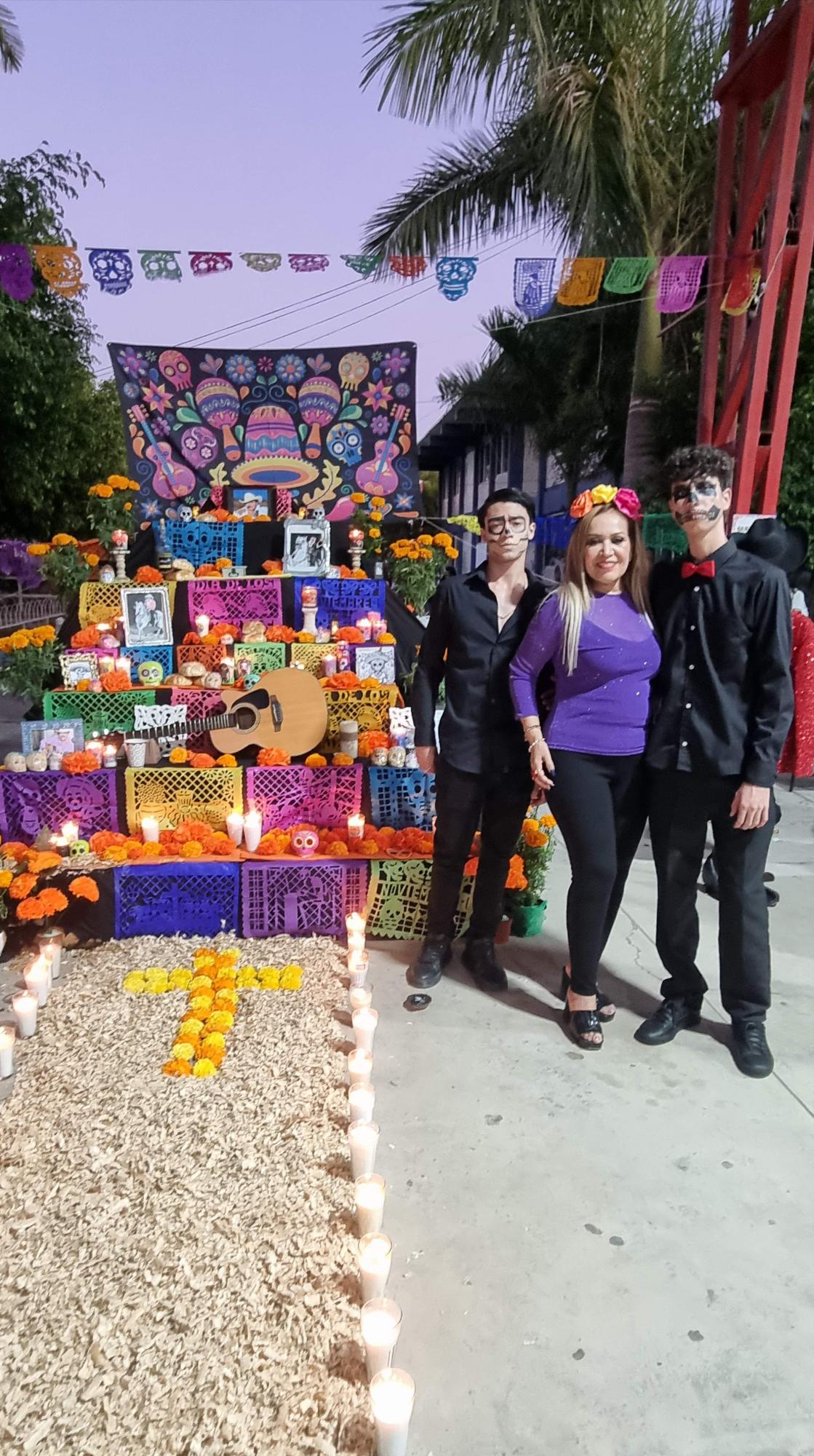 $!Cbtis 51 resalta las tradiciones mexicanas con Festival del Día de Muertos y exhibición de altares