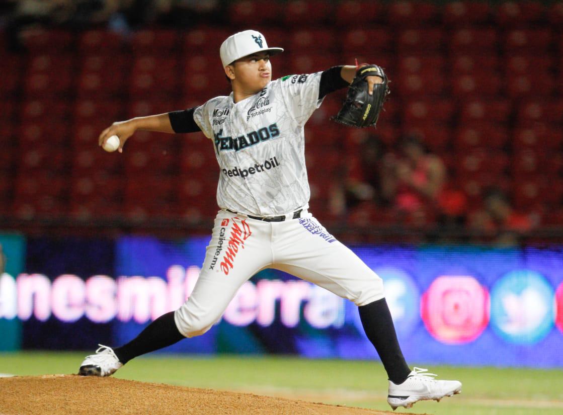 $!Truena el bate de Félix Pérez y Venados de Mazatlán liga serie en casa