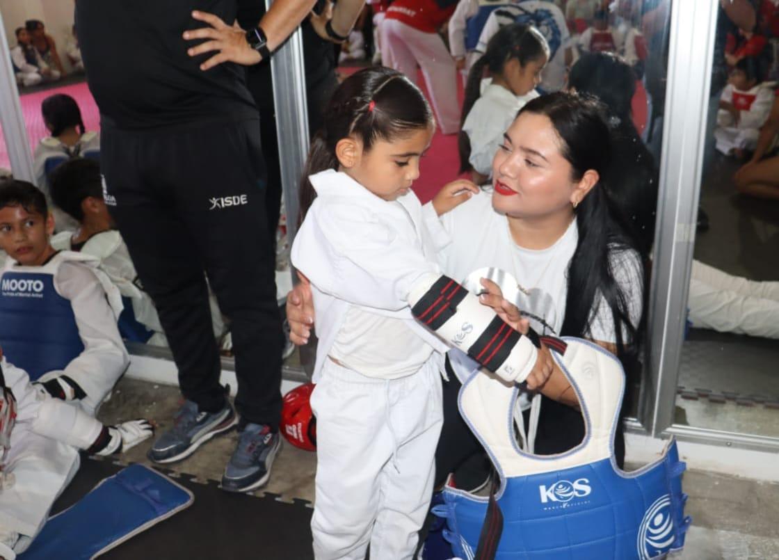 $!Mazatlán reúne a los mejores taekwondoínes de Coahuila y Sinaloa en topes de preparación