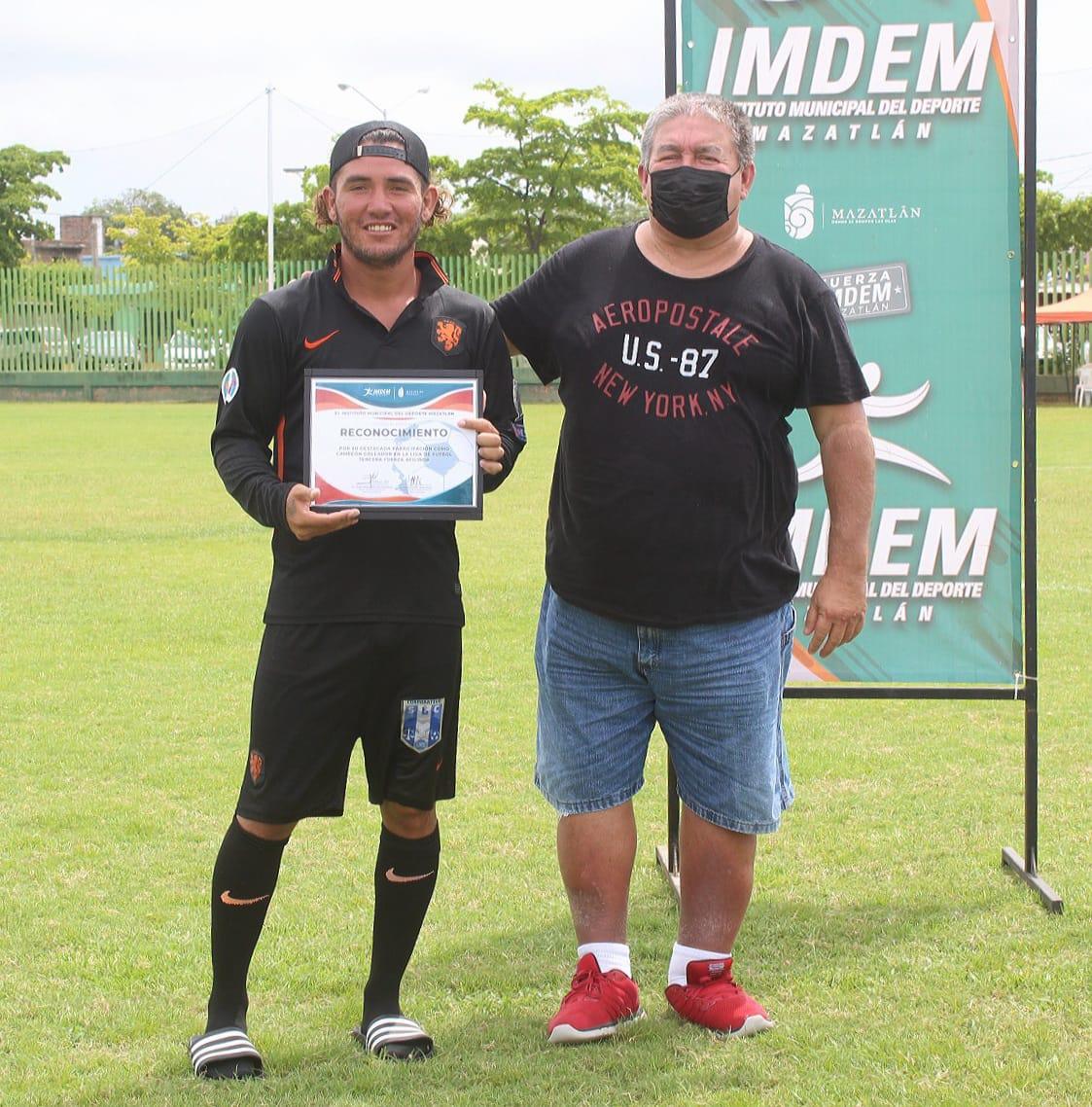 $!Despacho Partida levanta en tanda de penaltis el título del futbol de la Tercera Fuerza