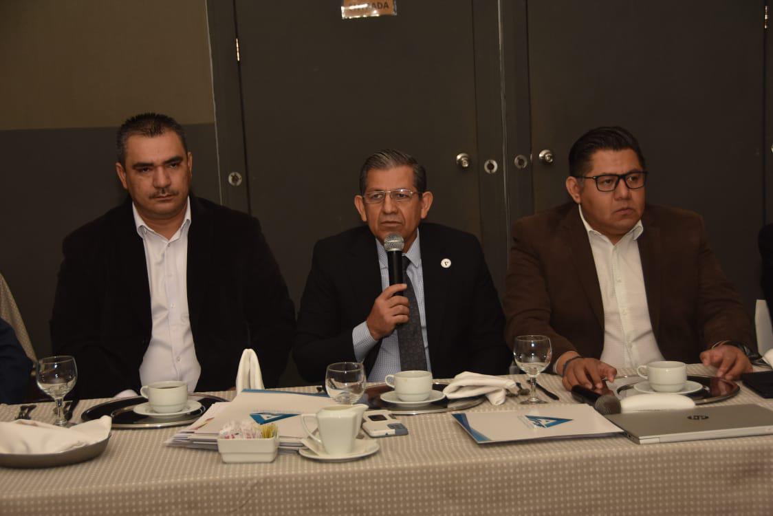 $!Realizan entrega de certificaciones a contadores en Culiacán