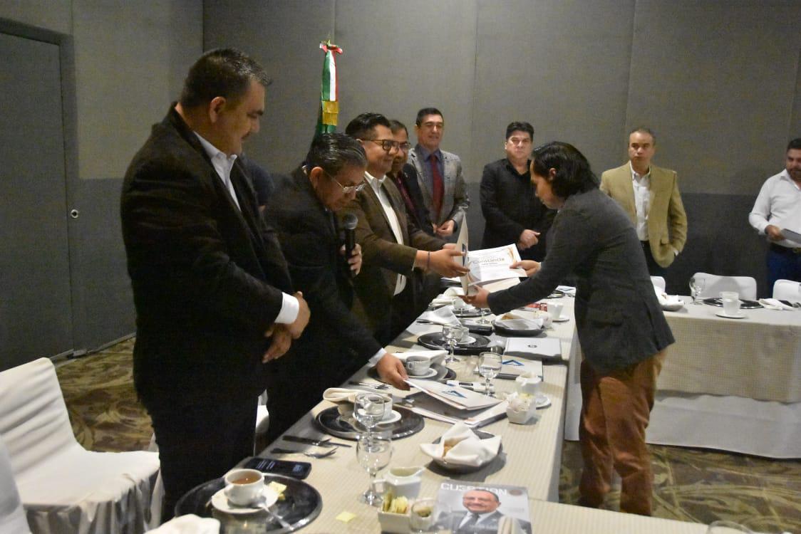 $!Realizan entrega de certificaciones a contadores en Culiacán