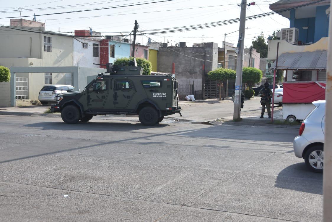 $!Fuerzas federales cercan propiedad en Infonavit Barrancos, en Culiacán