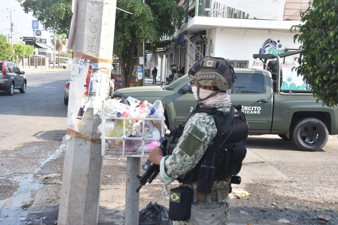 $!Fuerzas federales cercan propiedad en Infonavit Barrancos, en Culiacán