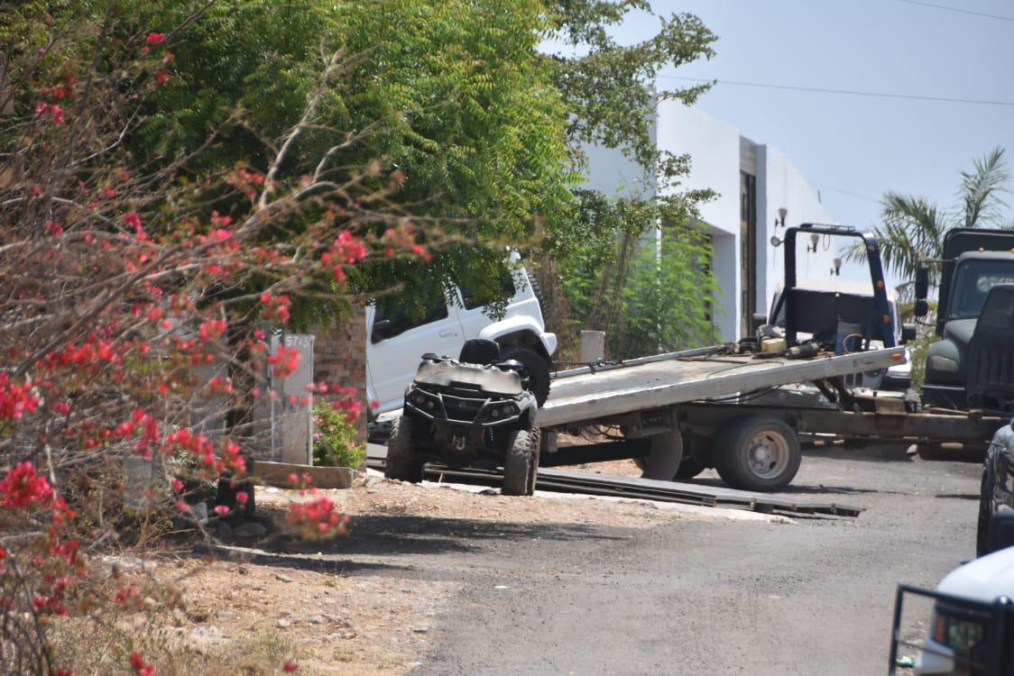 $!Asegura Ejército y FGR vehículos de lujo en finca al sur de Culiacán