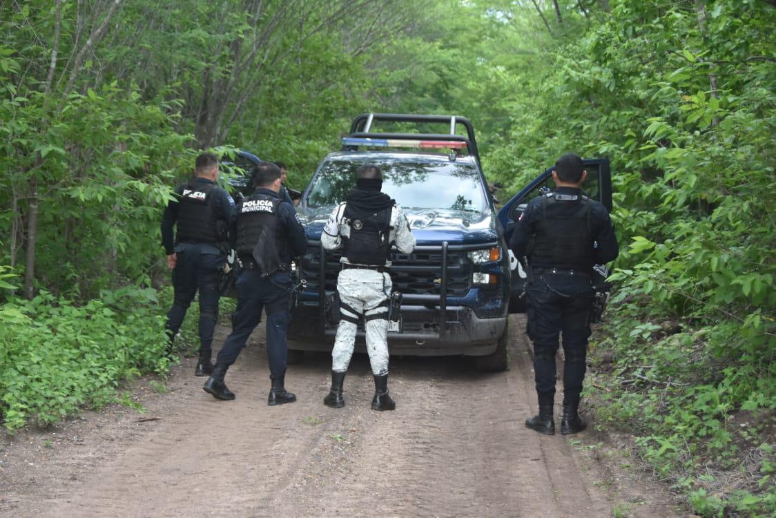 $!Localizan a tres hombres asesinados y amarrados de las manos en El Espinal, Elota