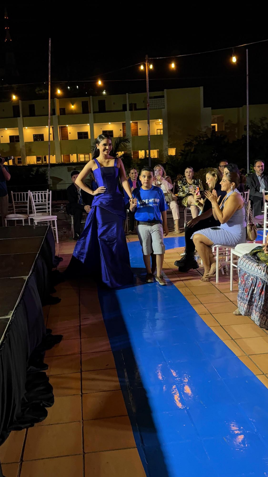 $!Apoyan a Fundación Espektro con desfile de modas