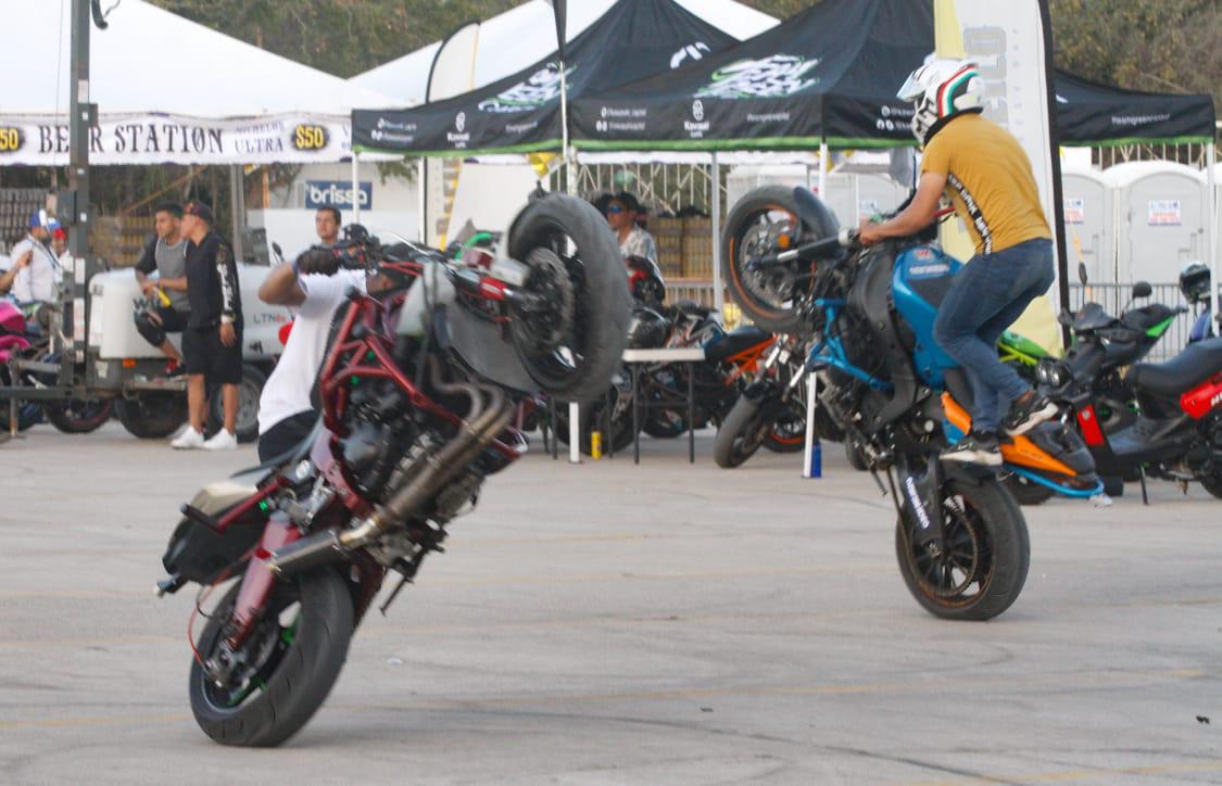 $!Exhiben pilotos acrobacias en Copa Mazatlán Stunt Riders