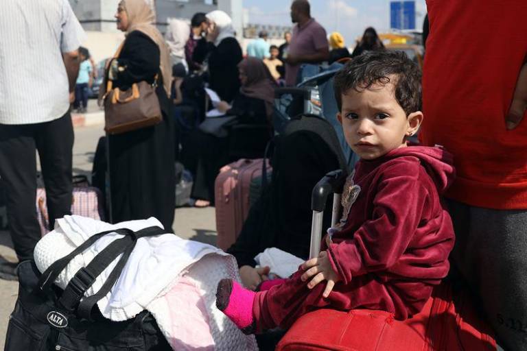 Gaza sufre por la escasez de combustible y la crisis sanitaria